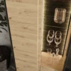 QUANT witryna 1d1w z oświetleniem – dąb artisan/czarny